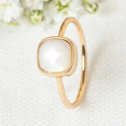 New Moonstone Bague Adélie Nacre blanche en laiton doré