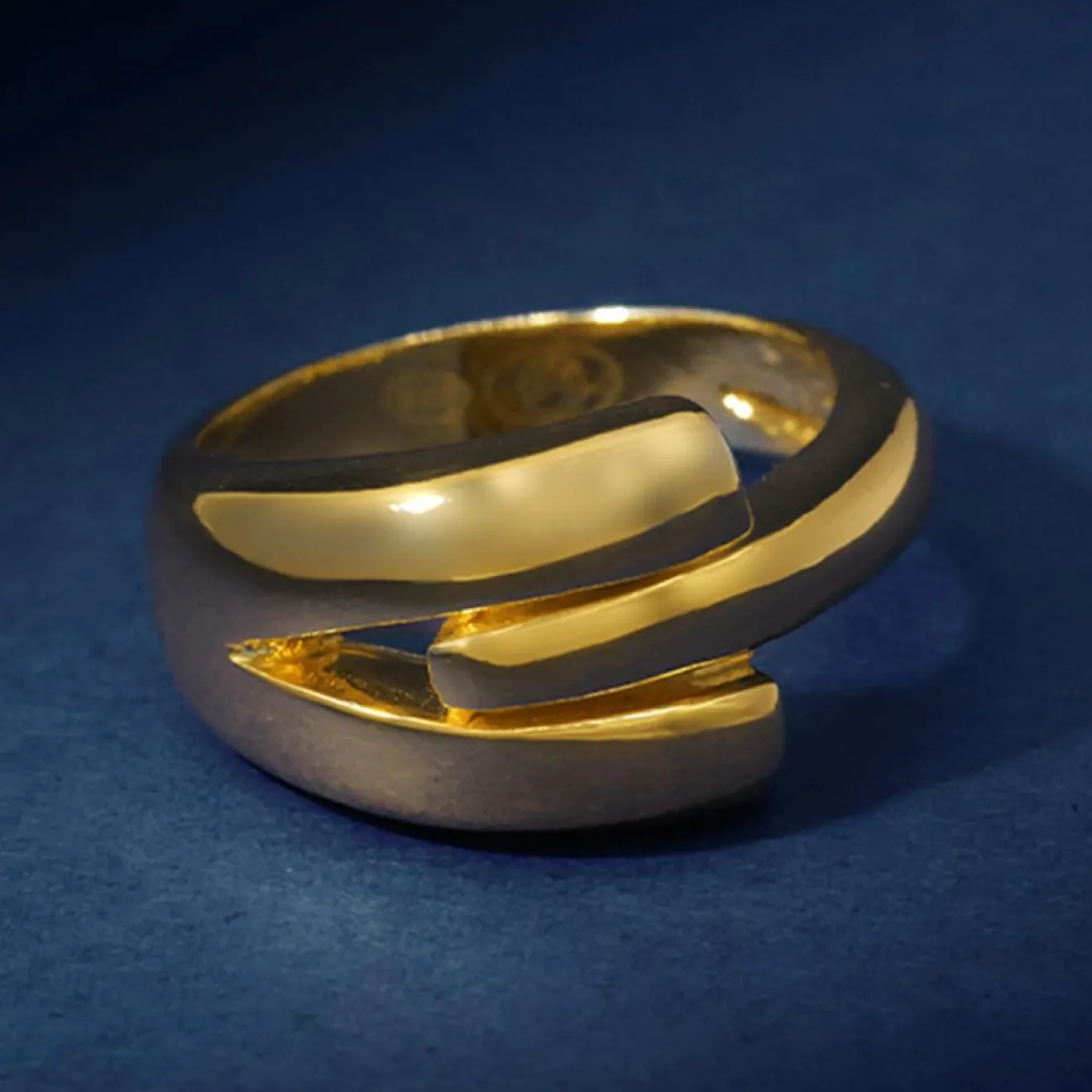 Online By Rafaella Bague Dana en Argent doré