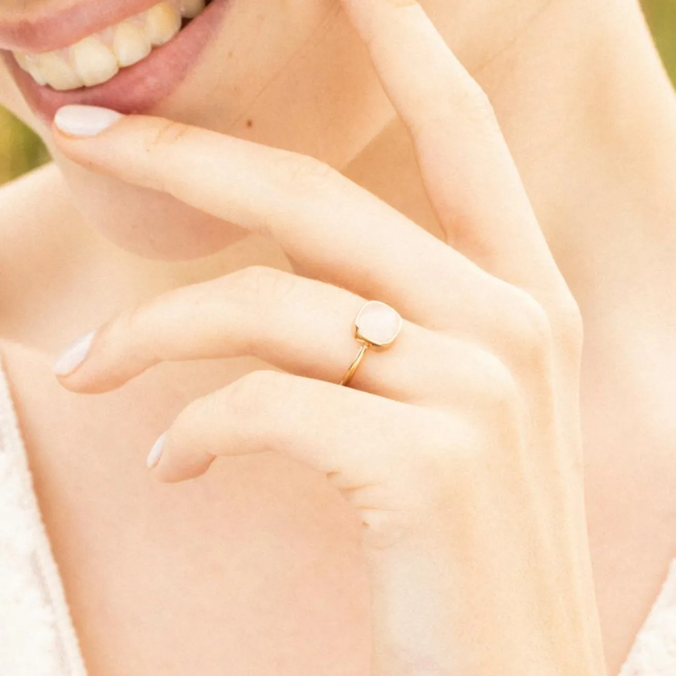 Femme Moonstone Bague Ella Quartz en laiton doré