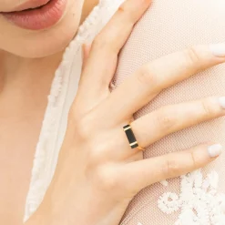 Best Moonstone Bague Eléonore Onyx en laiton doré