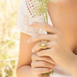 Femme Moonstone Bague Freida Améthyste en laiton doré