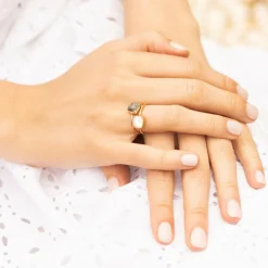 Hot Moonstone Bague Jovanni Labradorite & Nacre en laiton doré