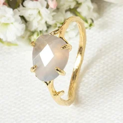 Femme Moonstone Bague Lily Agate en laiton doré