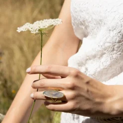 Femme Moonstone Bague Olivia Labradorite en laiton doré