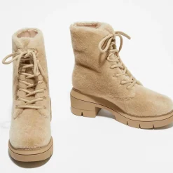 Outlet Stuart Weitzman Boots en Peau de Mouton Nisha beiges - Talon 7,5 cm