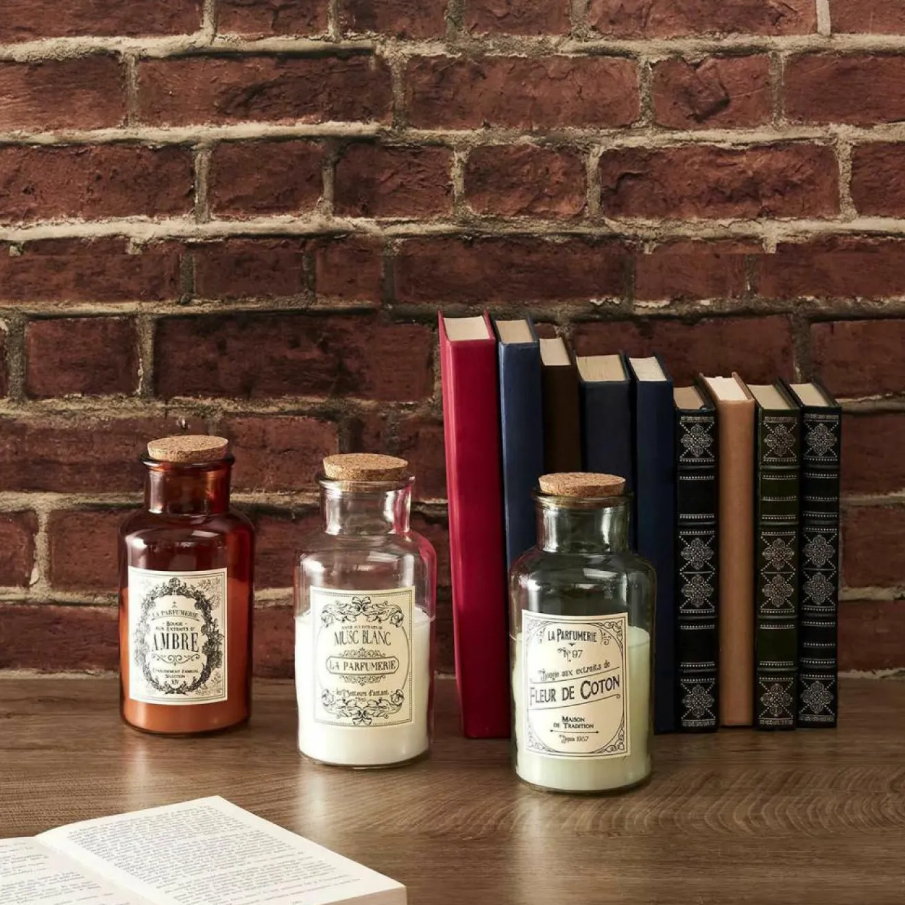 Clearance Home Deco Factory Bougie Parfumée Maison Tradition vert/ rouge/ blanc - 7.8x17x7.8 cm