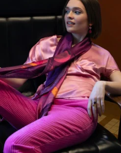 Femme Petrusse Carré 100% Soie Alice néon - 105x105 cm