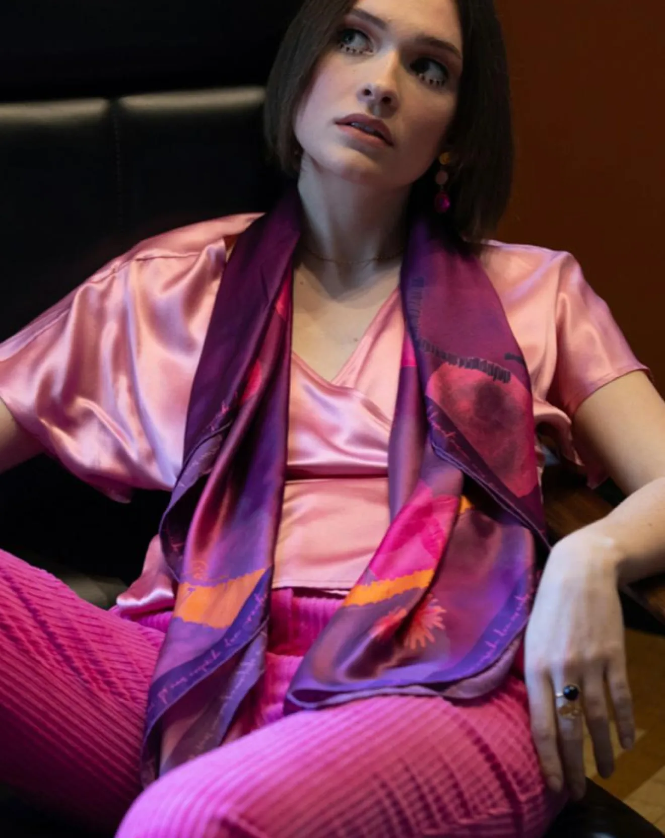 Femme Petrusse Carré 100% Soie Alice néon - 105x105 cm