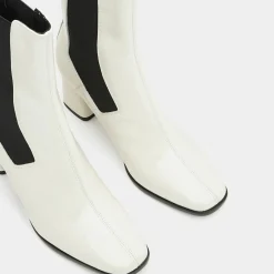 Femme Galeries Lafayette Chelsea Boots en Cuir verni à tige haute écrues - Talon 7 cm