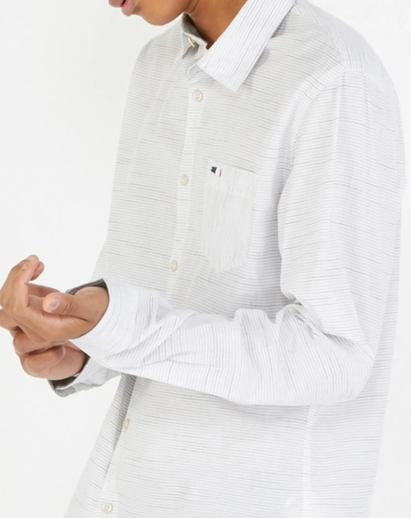 Sale Oxbow Chemise ajustée Crena à fines rayures écru/noir