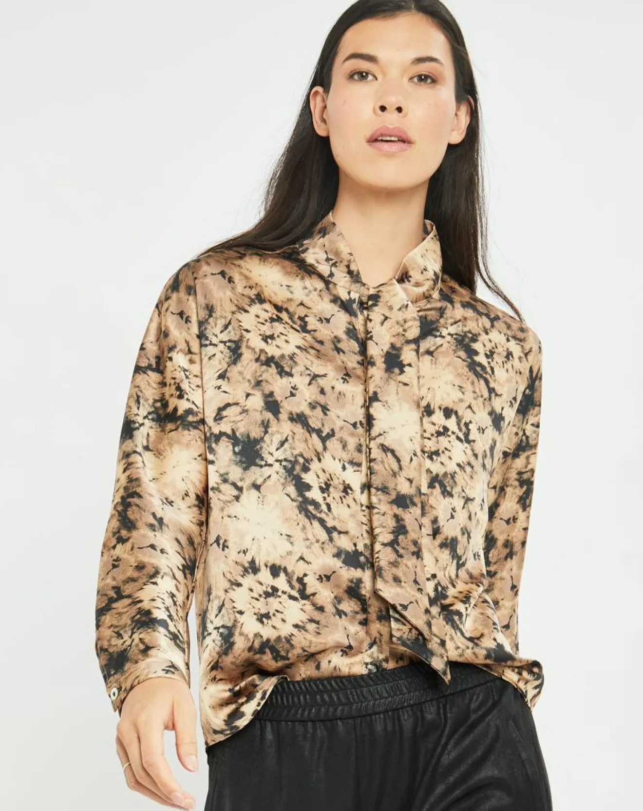 Femme Lauren Vidal Chemise satinée Store écorce dorée