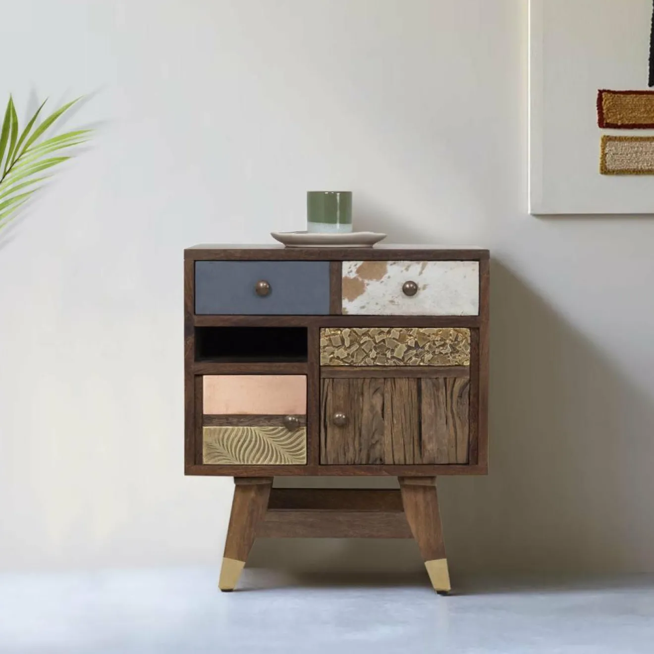 Bois & Chiffons Chevet multi-matériaux peau de vache bois sculpté Naturel - 50x40x55 cm