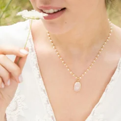 Hot Moonstone Collier Adassa Quartz en laiton doré