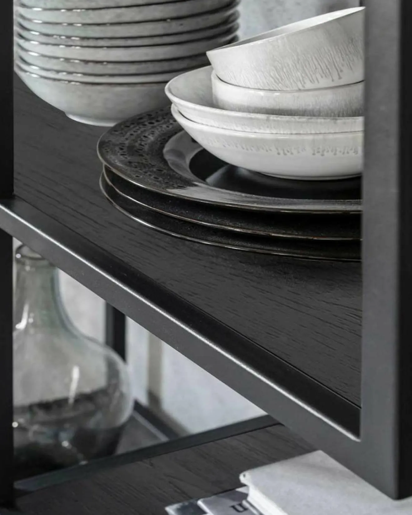 Uniqka Como - Petite étagère industrielle en teck massif et métal noir