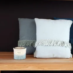 Bed and Philosophy Coussin en lin frangé bleu 35x35cm