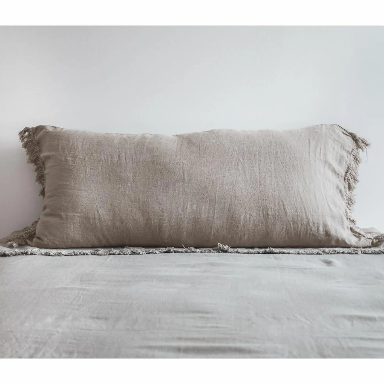 Bed and Philosophy Coussin en lin frangé naturel 55x110cm