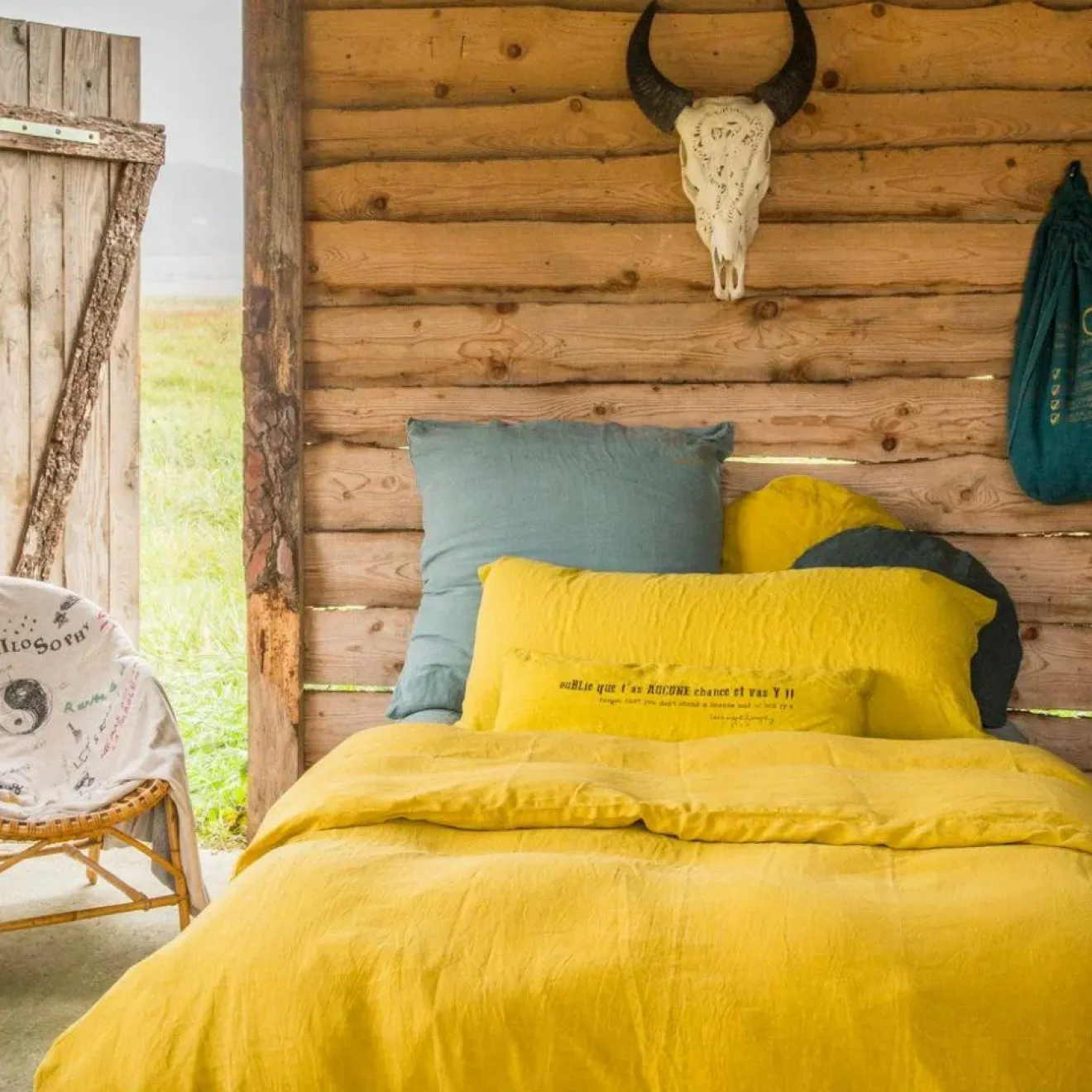 Bed and Philosophy Coussin en lin jaune 55x110cm