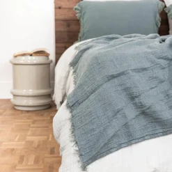 Bed and Philosophy Coussin frangé en lin bleu 50x70cm