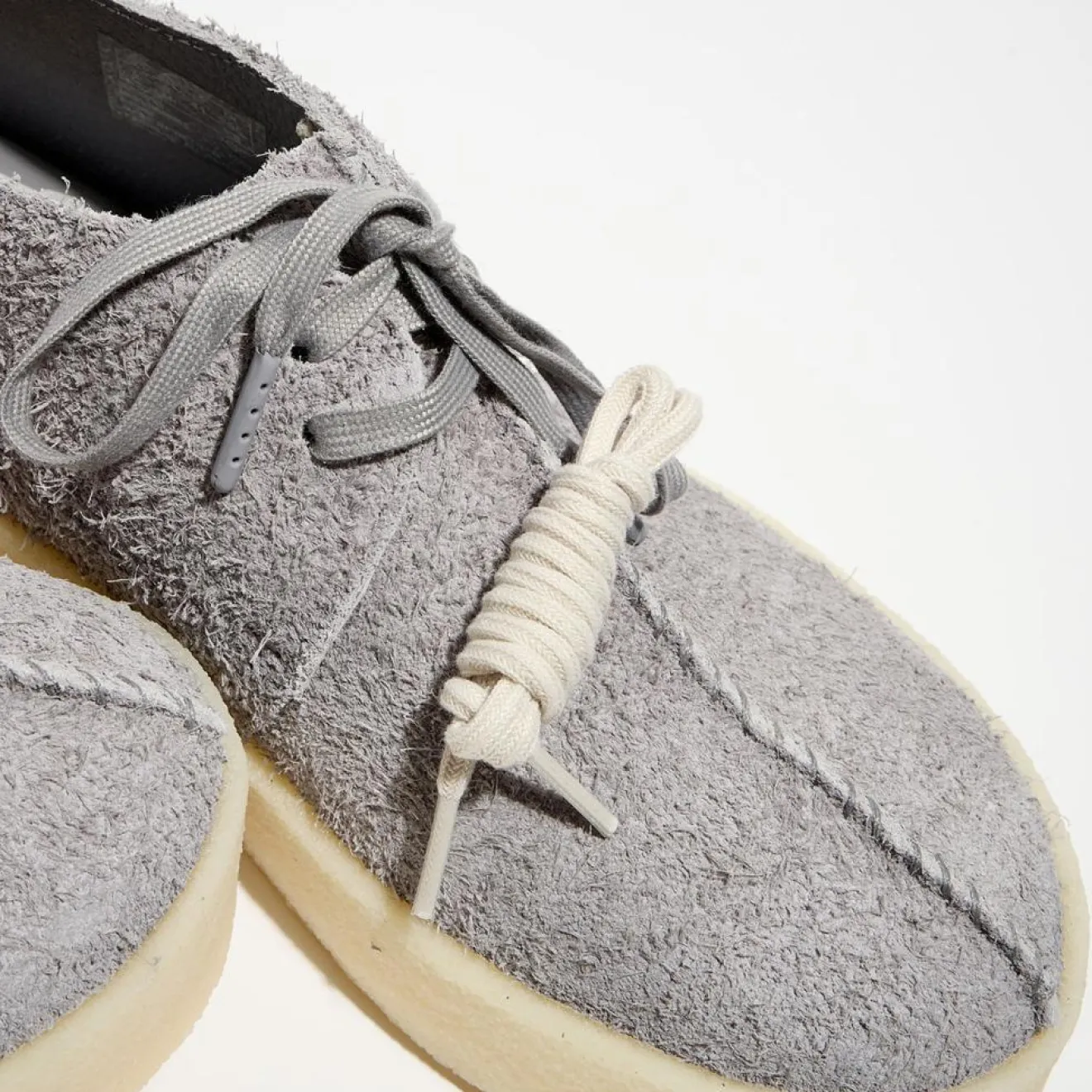 Homme Clarks Derbies en Velours de Cuir texturé Trek Cup grises