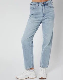 Femme Billabong Jean x Wrangler Shes Cheeky bleu