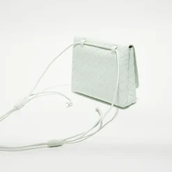 Femme Bottega Veneta Mini sac bandoulière en Cuir nappa Intrecciato l'or des glaciers - 19x15x6 cm