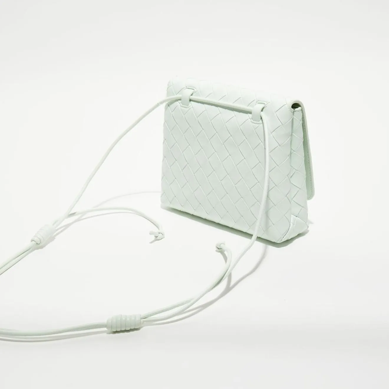 Femme Bottega Veneta Mini sac bandoulière en Cuir nappa Intrecciato l'or des glaciers - 19x15x6 cm