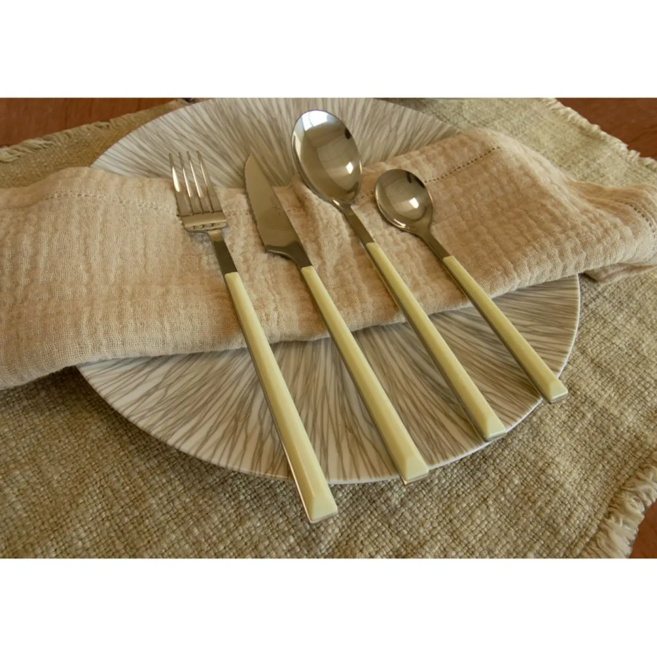 Hot Menastyl Ménagère Colorama crème- 24 Pièces