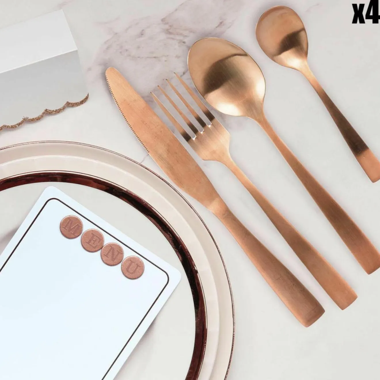 The Home Déco Factory Ménagère dorée - 16 pièces