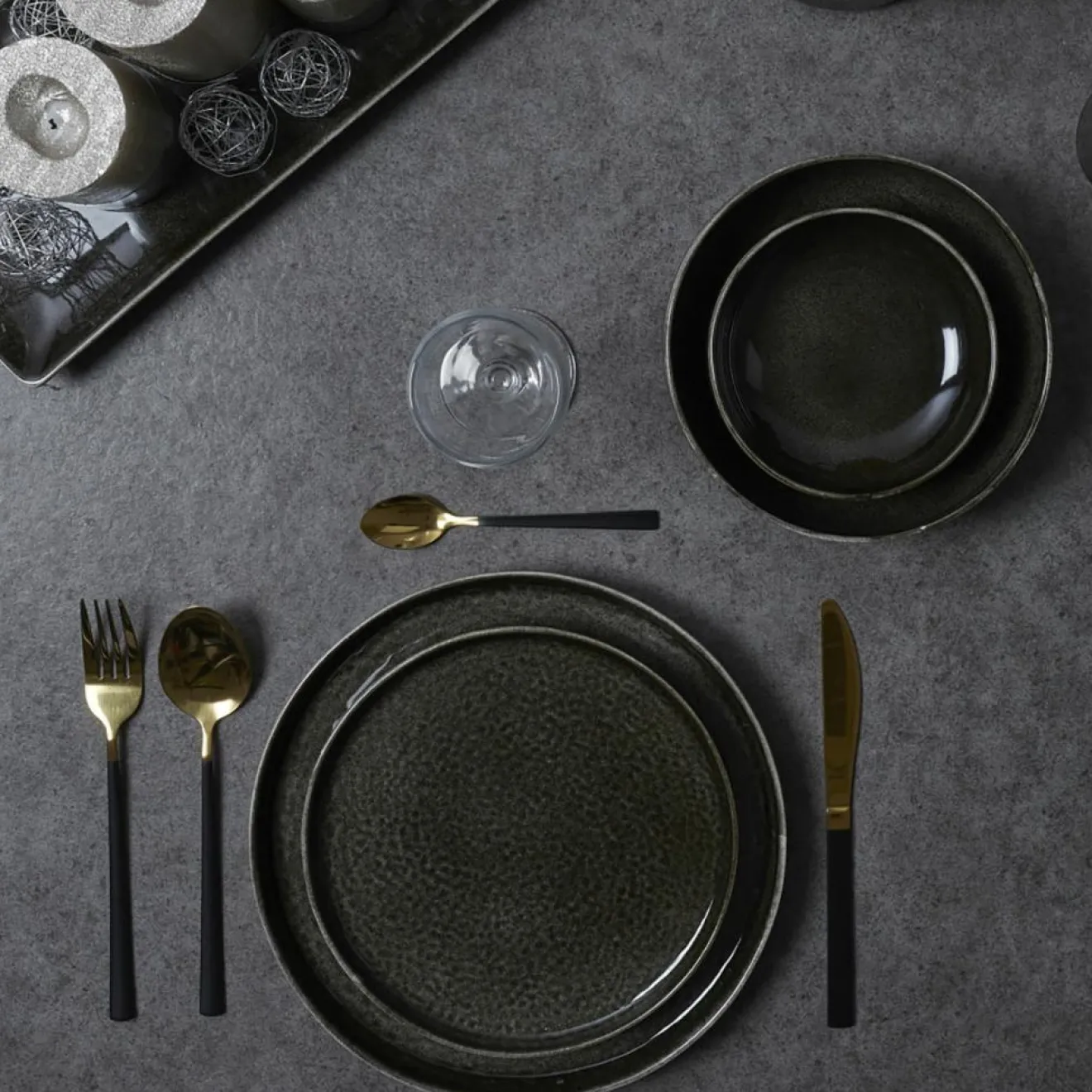 Clearance Home Deco Factory Ménagère noir/doré - 16 pièces