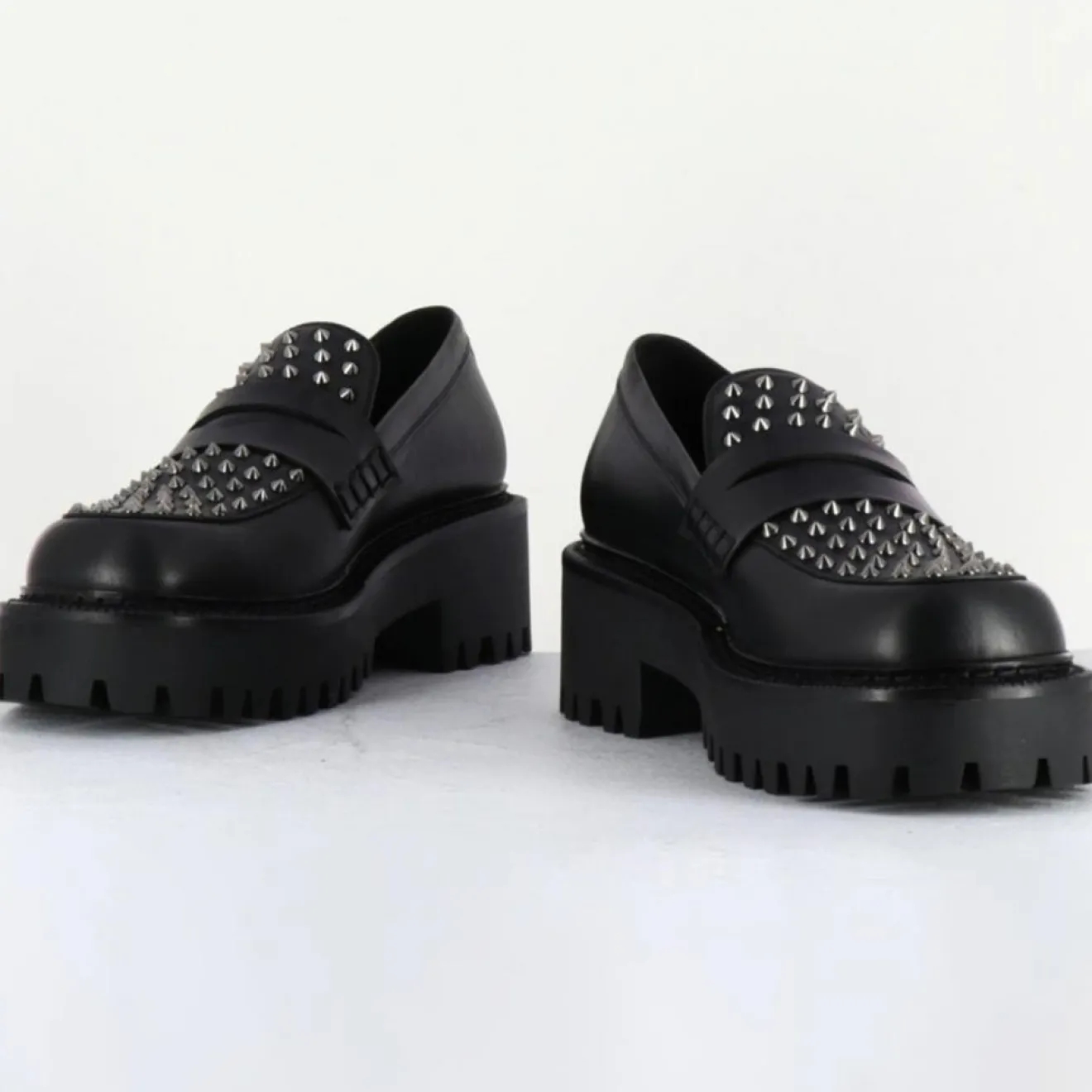 Outlet Vic Matie Mocassins en Cuir noirs - Talon 5 cm