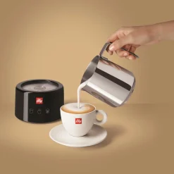 Illy Mousseur à lait noir