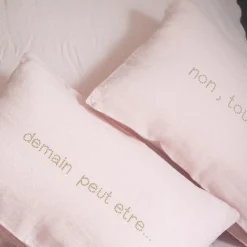 New Bed and Philosophy Paire de coussins sérigraphiés en lin roses 25x40cm