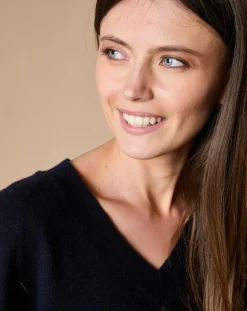 Online Oscar et Louise Pull 100% Cachemire 4 fils Romy col V profond bleu marine