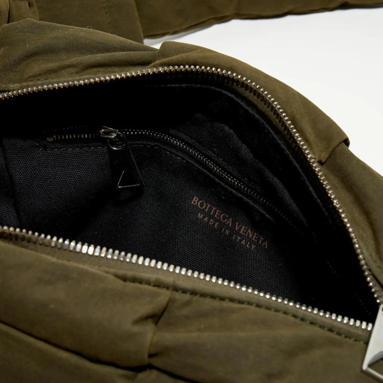 Femme Bottega Veneta Sac photo rembourré Arco taille moyenne olive - 18x28x9 cm