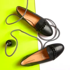 Femme Cosmoparis Slippers en Cuir Rouma à chaine noires