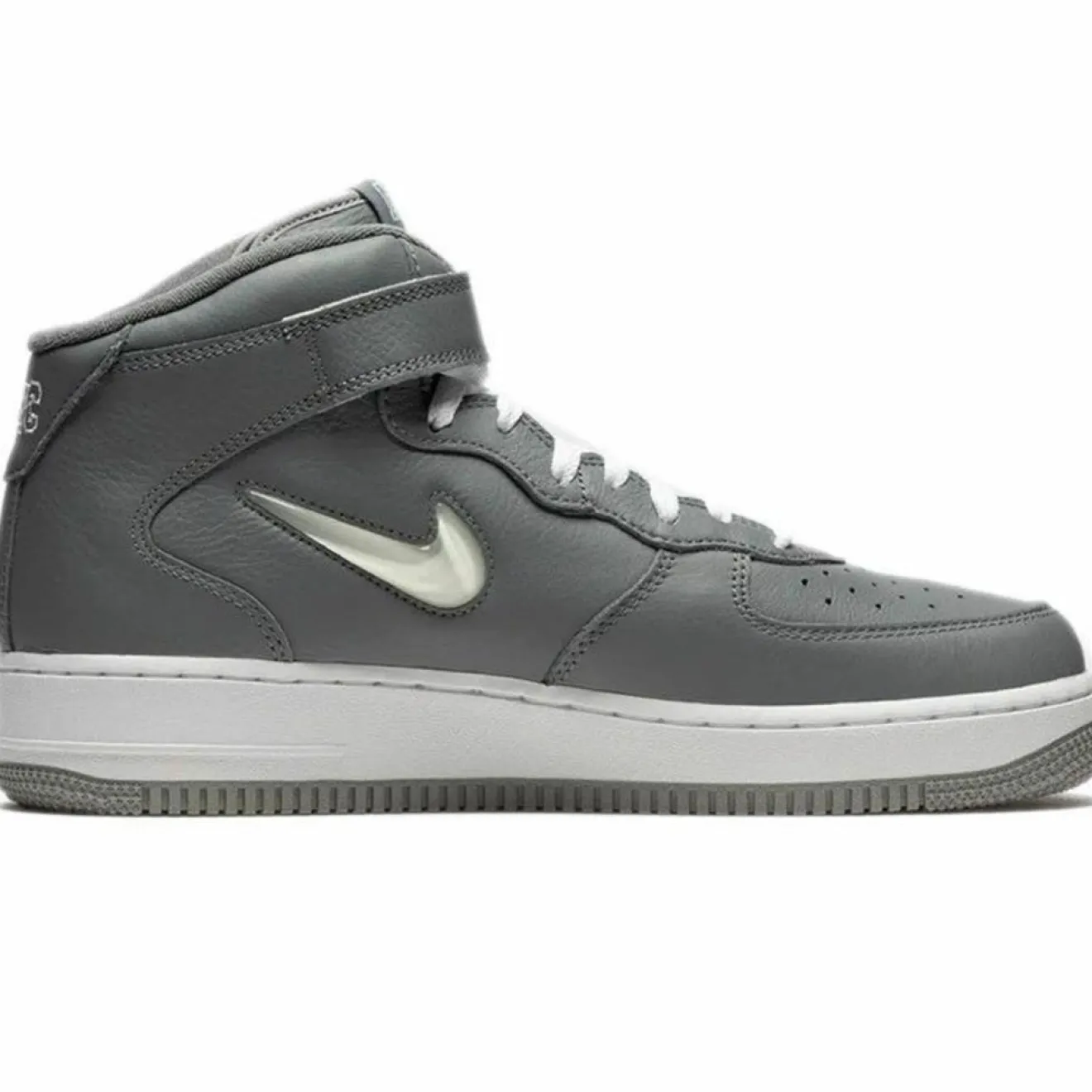 Homme Nike Sneakers en Cuir Air Force Mid Jewel Nyc grises